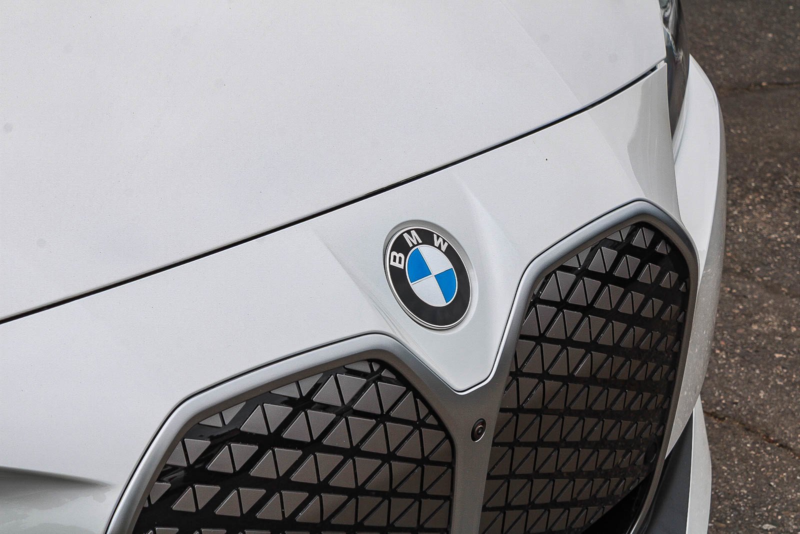New 2026 Mineral White Metallic BMW eDrive40 image 9