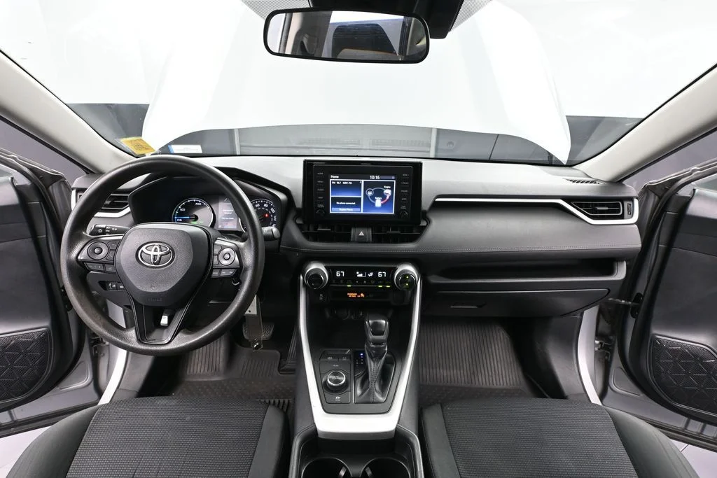 Used 2019 Silver Toyota LE image 25