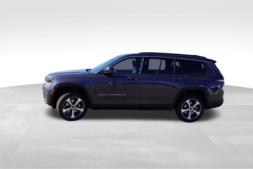 New 2026 Baltic Gray Metallic Clear-Coat Exterior Paint Jeep Limited image 6