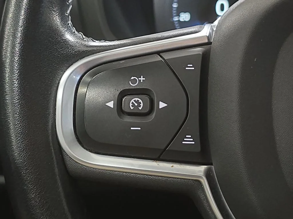 Used 2020 Pine Gray Metallic Volvo T6 Momentum image 14