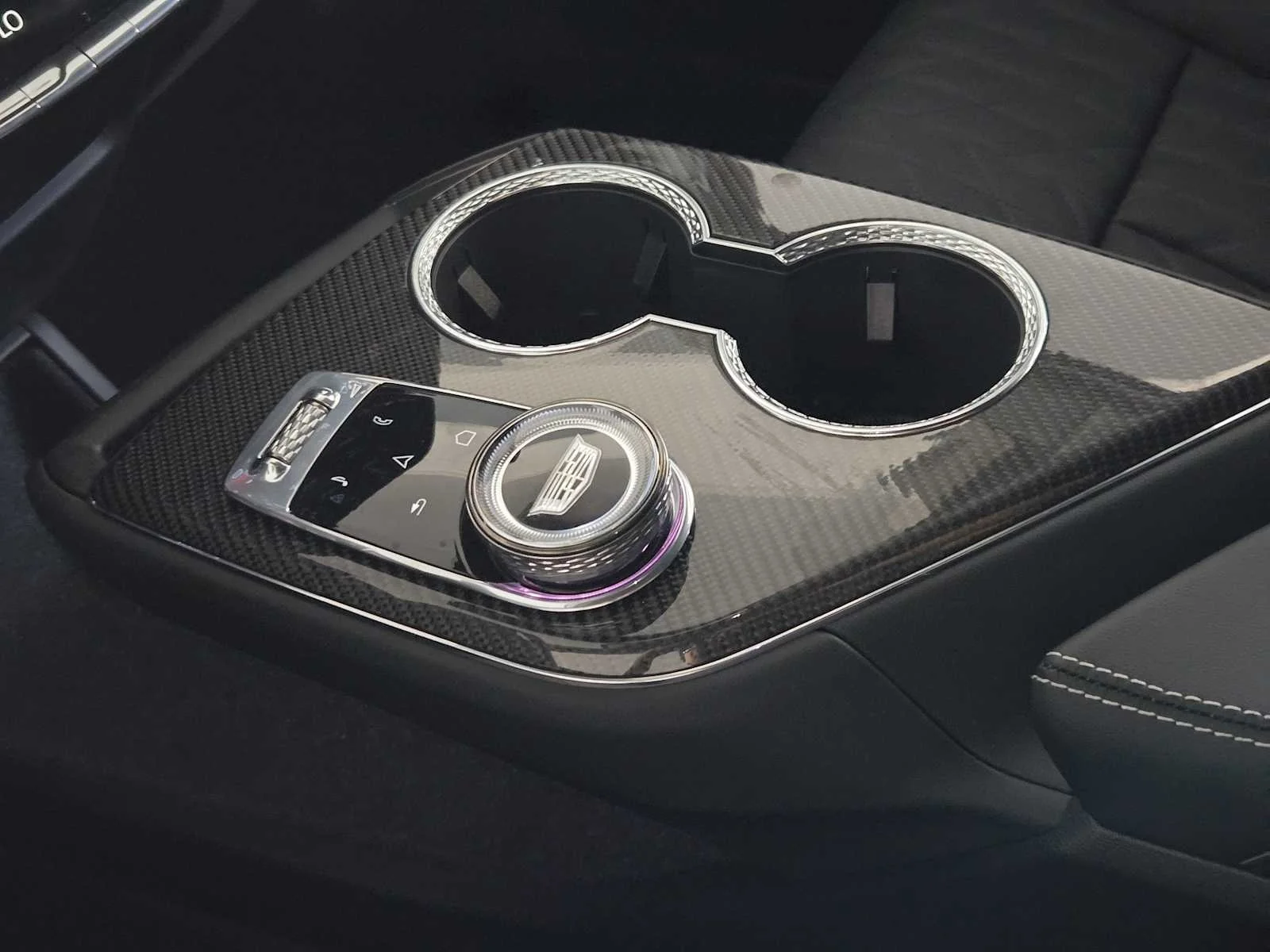 2027 Cadillac OPTIQ V-Series - Photo 14