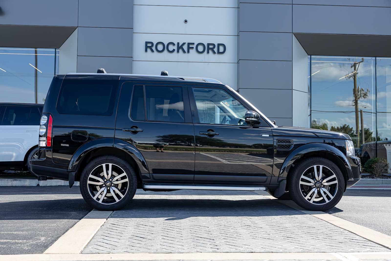 Used 2016 Santorini Black Metallic Land Rover HSE LUX Landmark Edition image 8