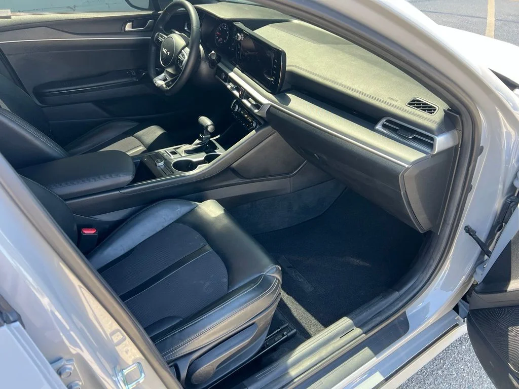 Used 2023 Wolf Gray Kia GT-Line image 25