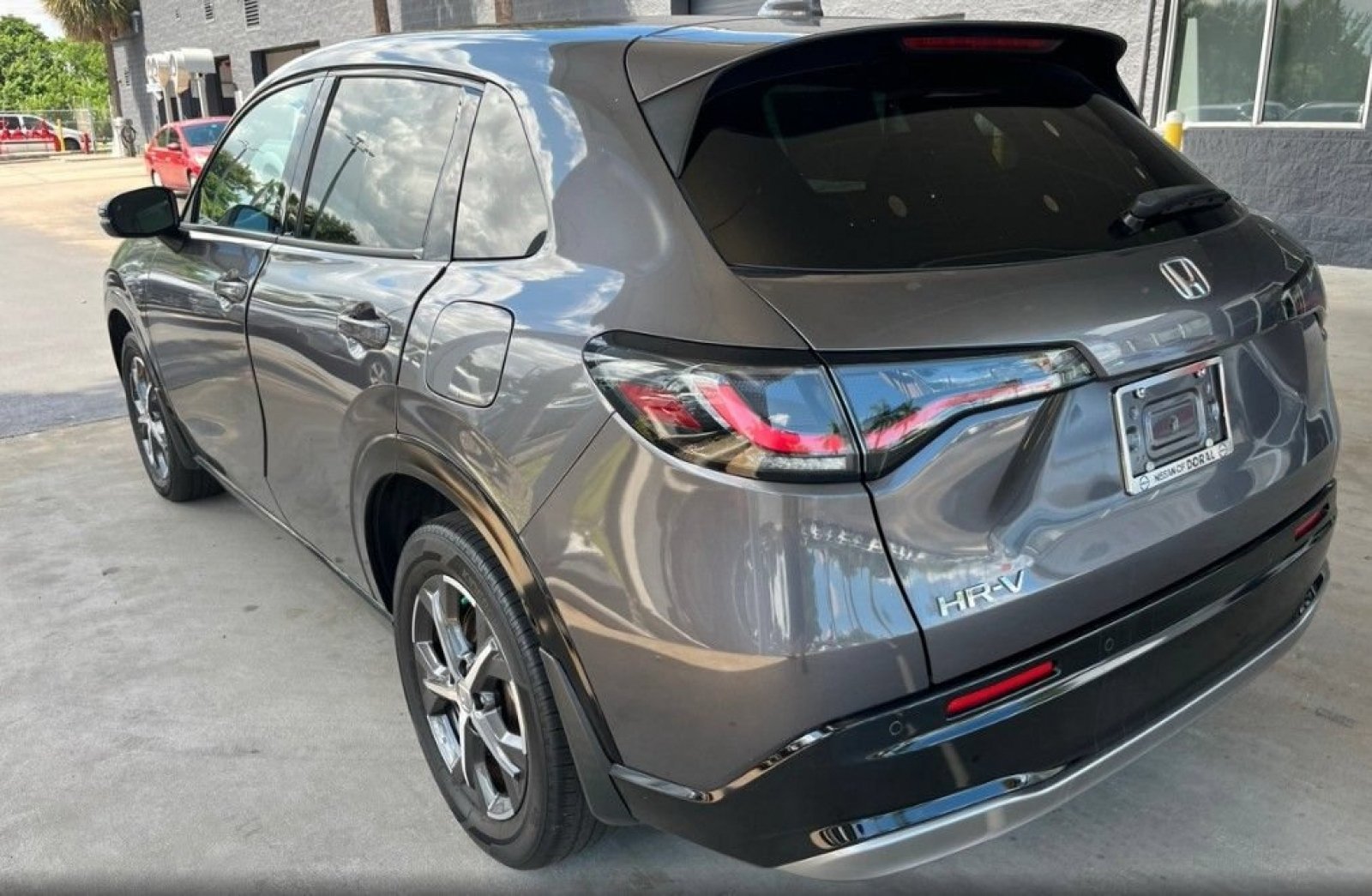 Certified Used 2023 Modern Steel Metallic Honda EX-L image 9