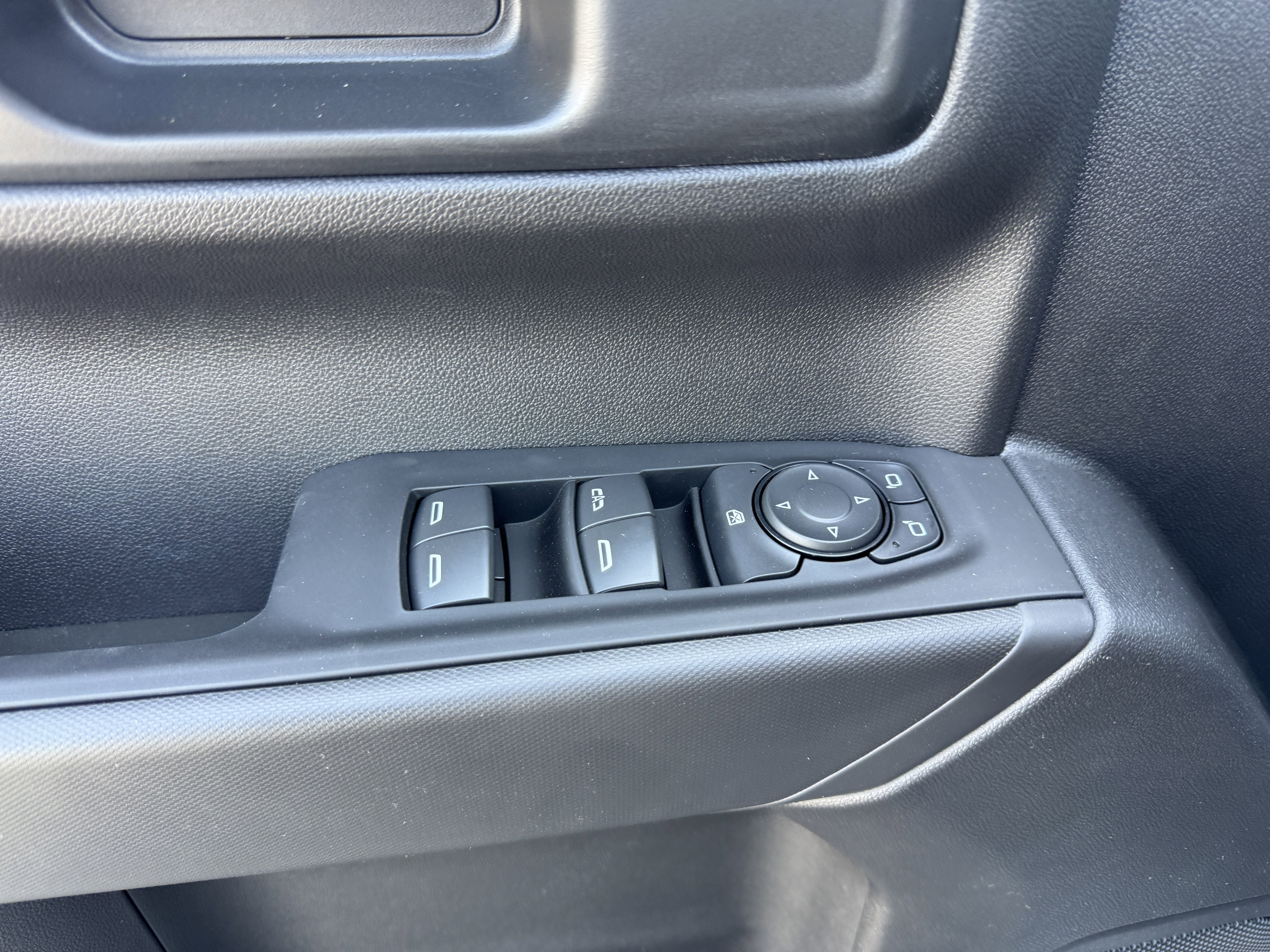 2025 Chevrolet Silverado 1500 Custom - Photo 11