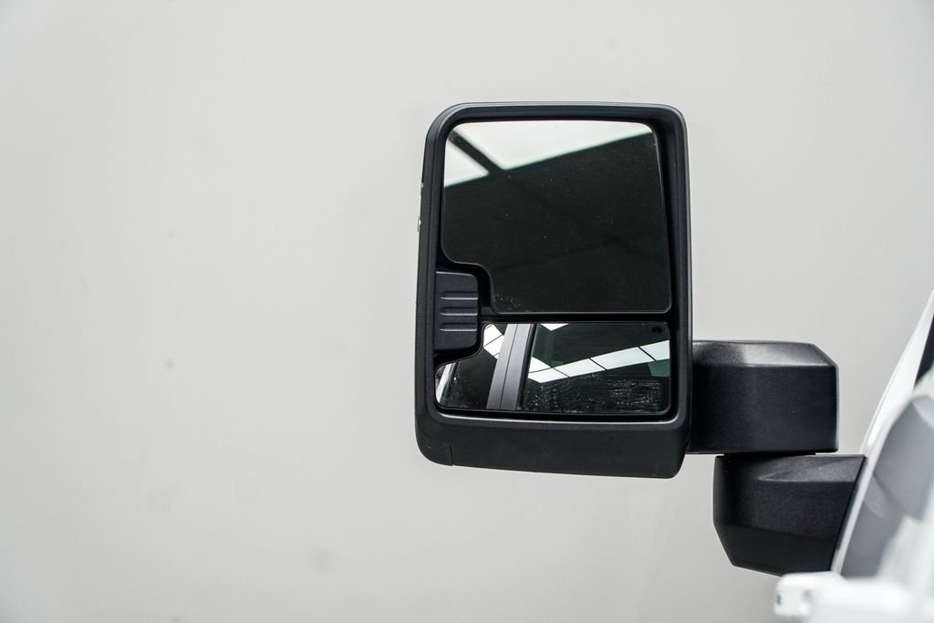 Used 2025 White Chevrolet LT image 14