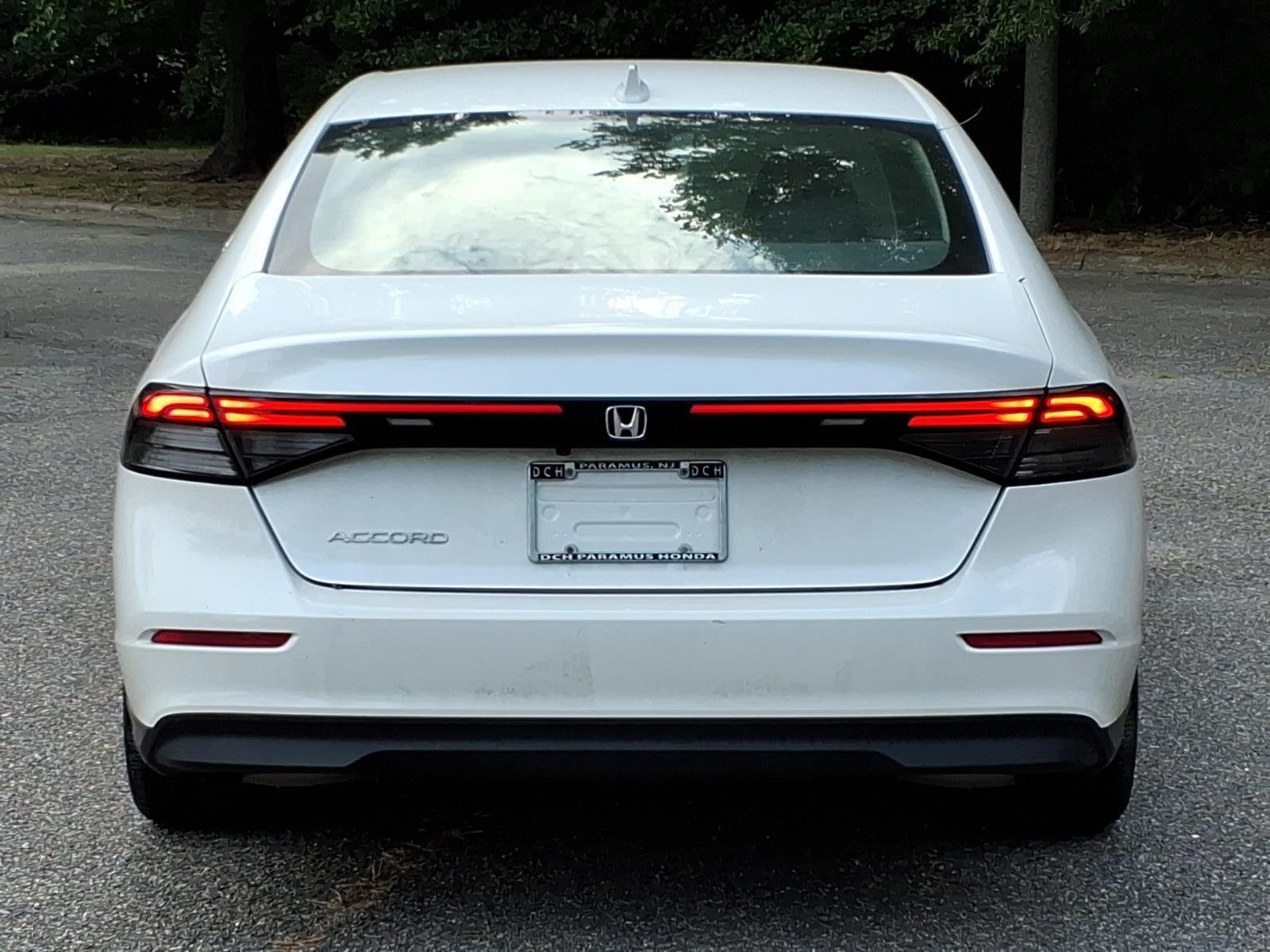 Used 2023 Platinum White Pearl Honda LX image 13