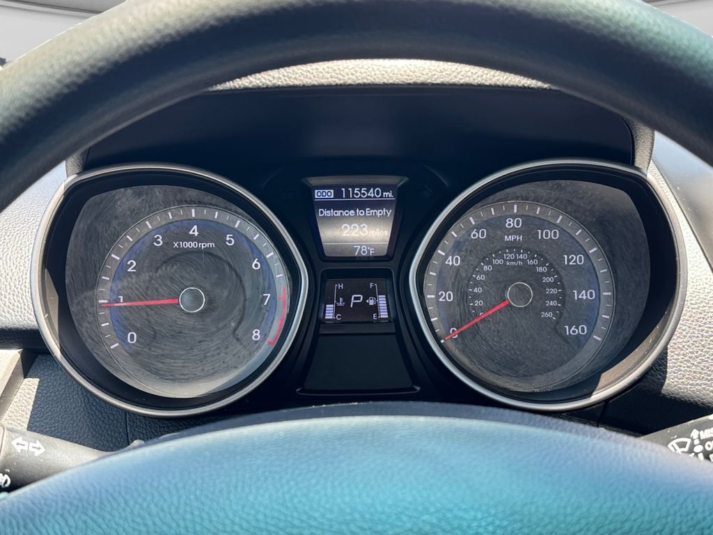 Used 2014 Shimmering Silver Hyundai Base image 14