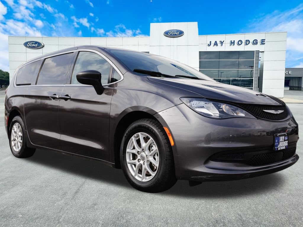 2023 Chrysler Voyager LX