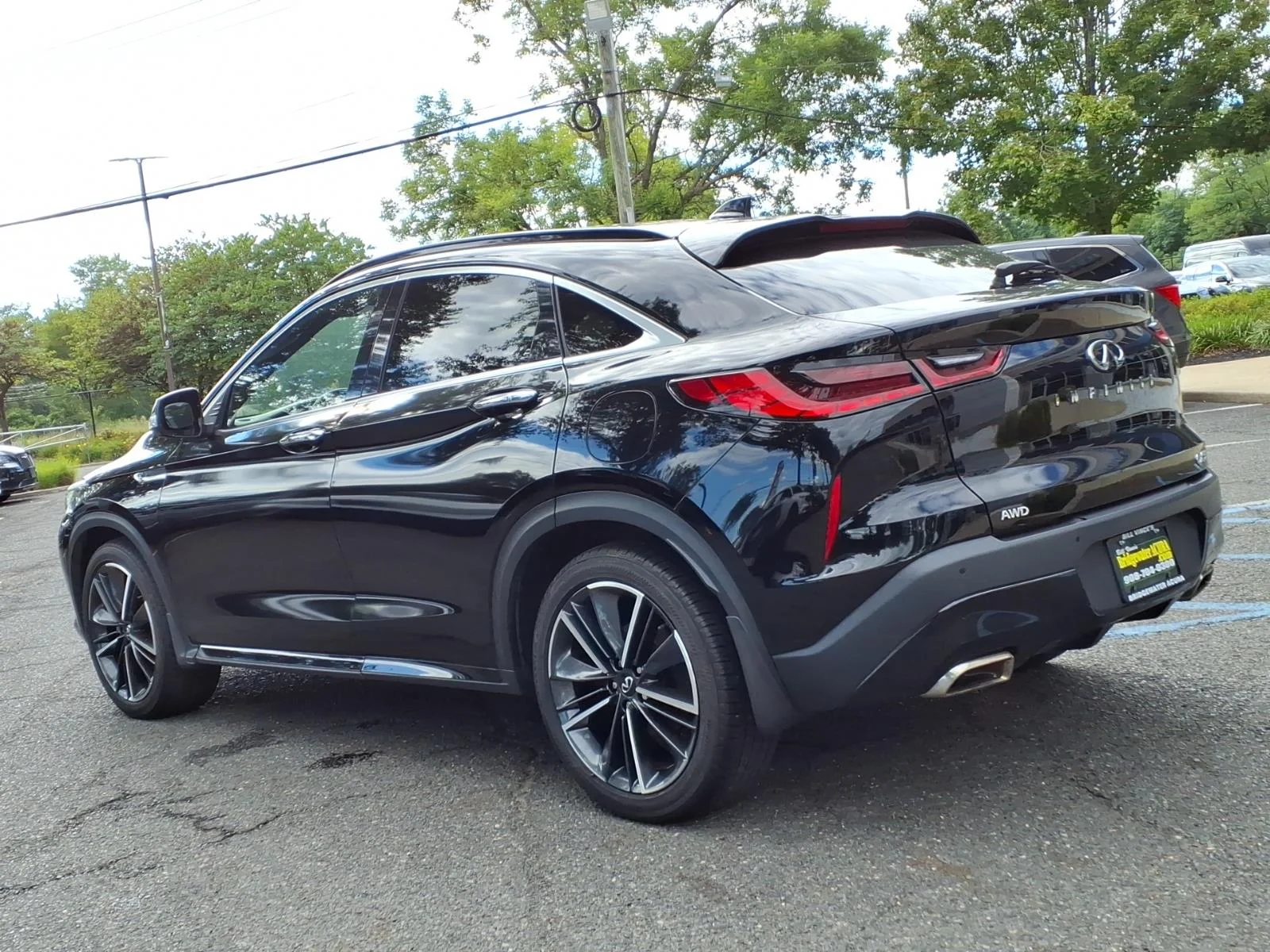 Used 2023 Black Obsidian INFINITI Luxe image 4