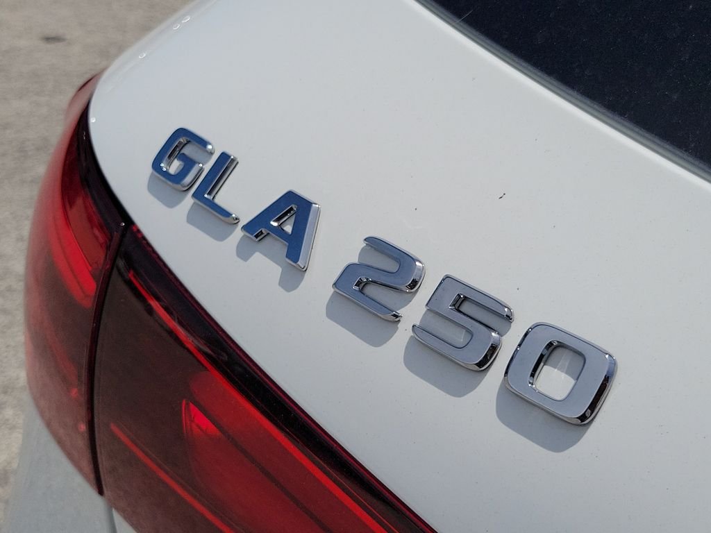 New 2026 Polar White Mercedes-Benz GLA 250 image 8
