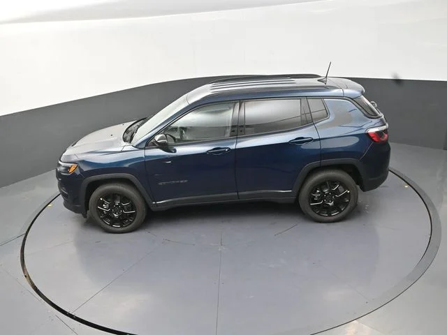 New 2026 Fathom Blue Pearl-Coat Exterior Paint Jeep Latitude image 14