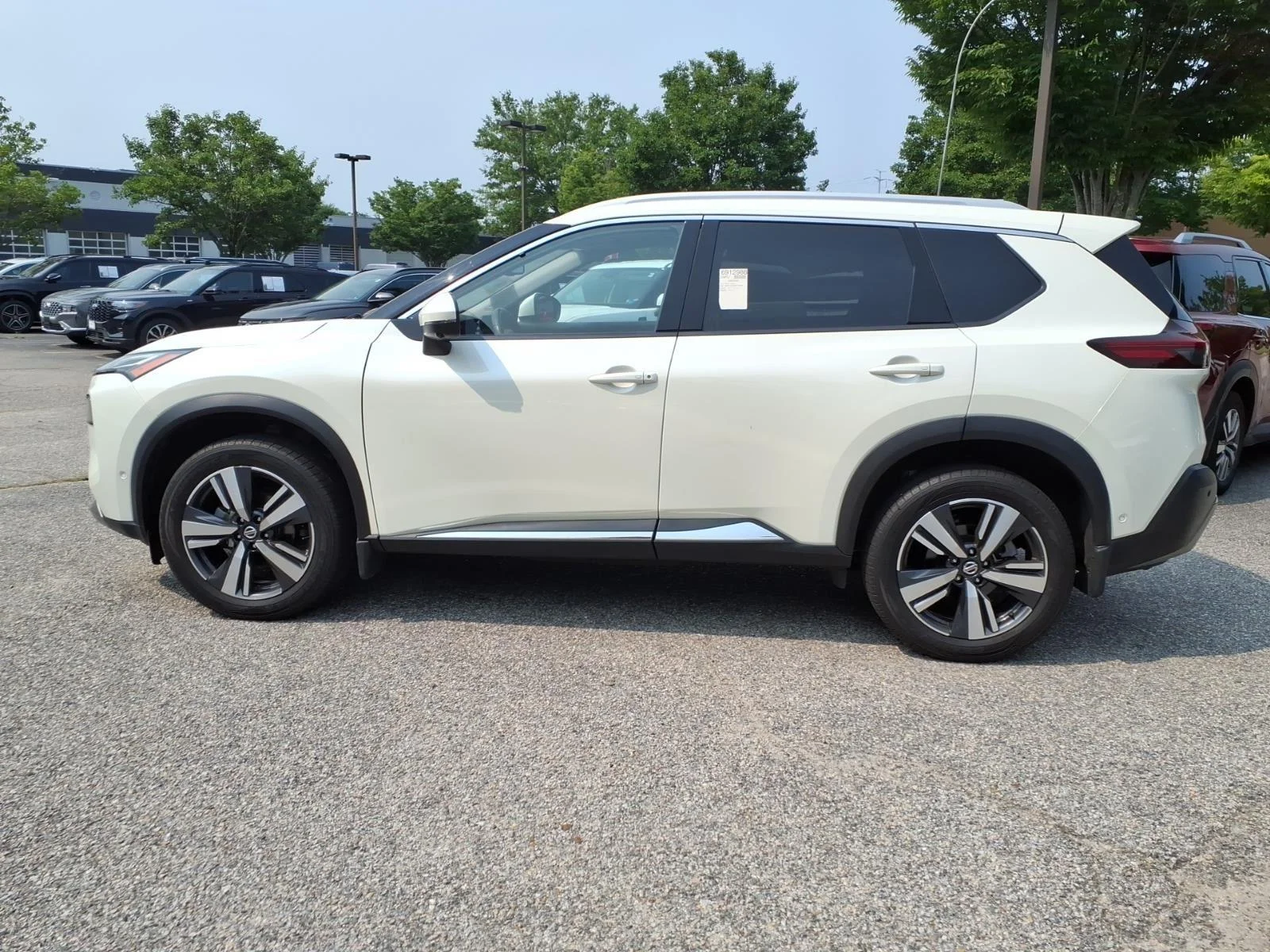 Used 2021 Pearl White Tricoat Nissan Platinum image 9