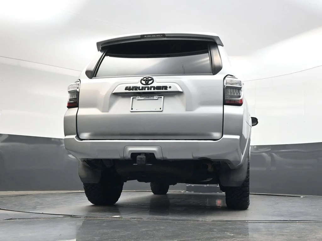 Used 2017 Classic Silver Metallic Toyota SR5 image 32