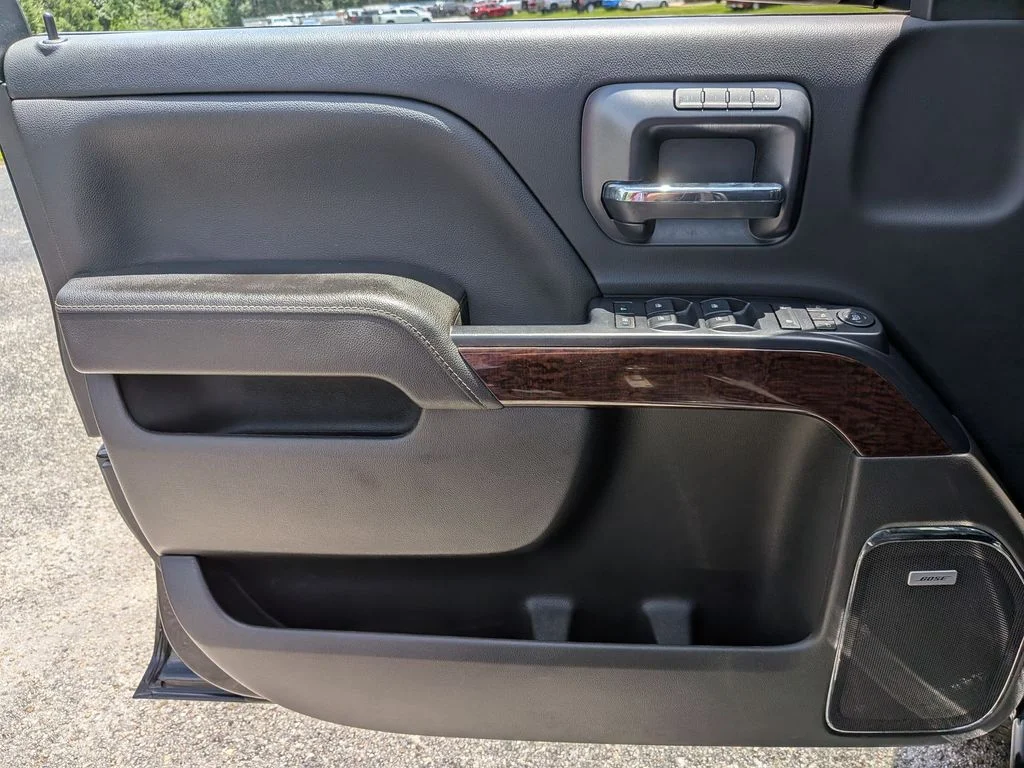 Used 2018 Black GMC SLT image 21