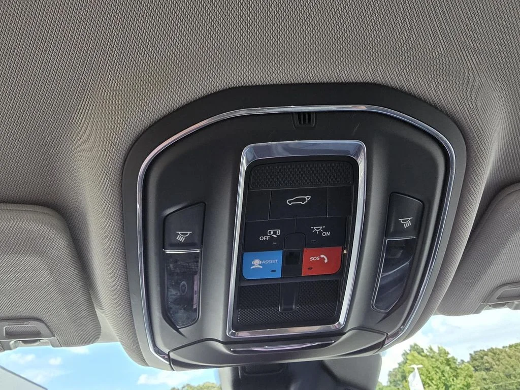 Used 2023 White Jeep Limited image 18