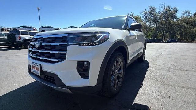 New 2027 White Ford 4DR 4WD ACTIVE image 9