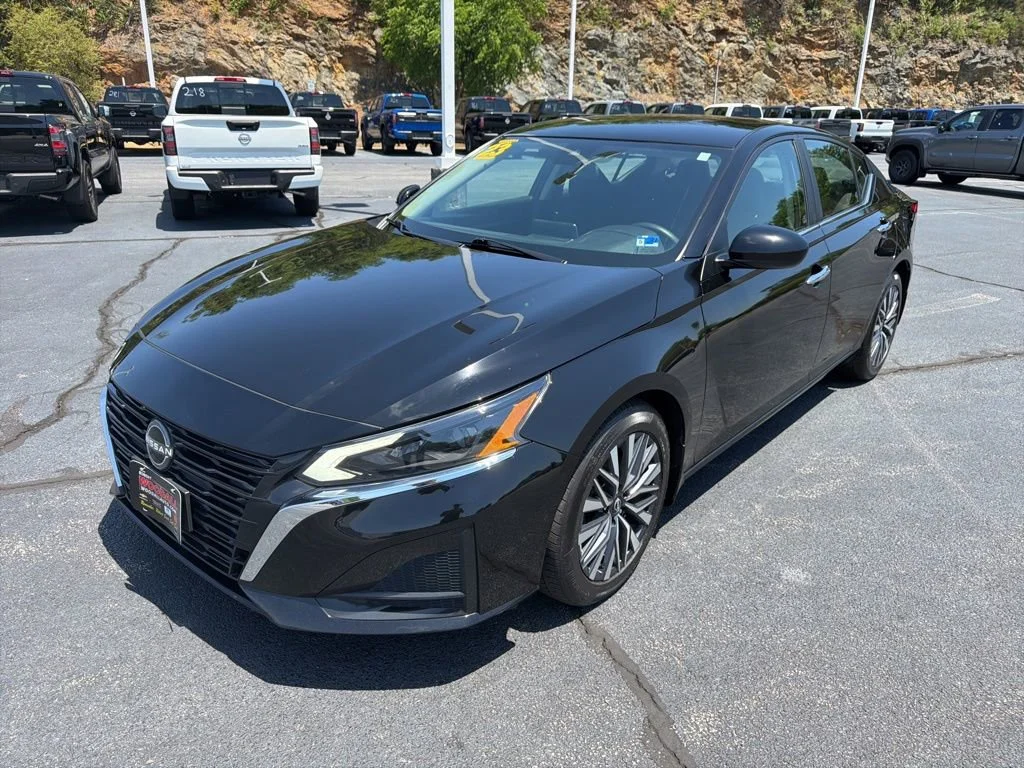 Used 2023 Black Nissan 2.5 SV image 3