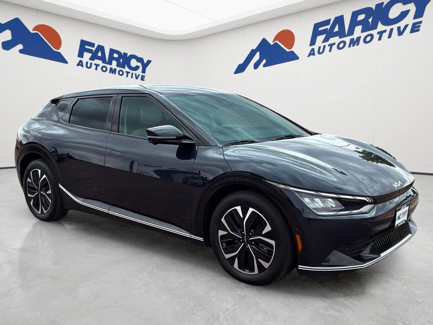 Used 2023 Gravity Blue Kia Wind image 4