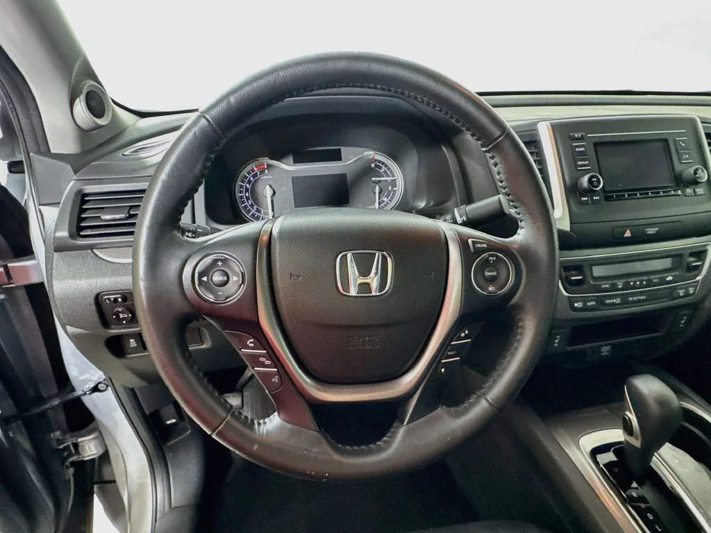 Used 2017 Modern Steel Metallic Honda RTL image 11