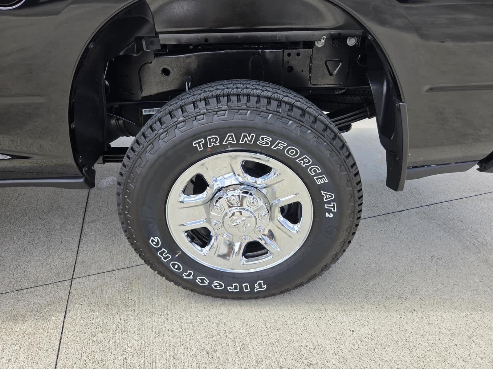 New 2026 Diamond Black Crystal Pearl-Coat Exterior Paint RAM Tradesman image 20