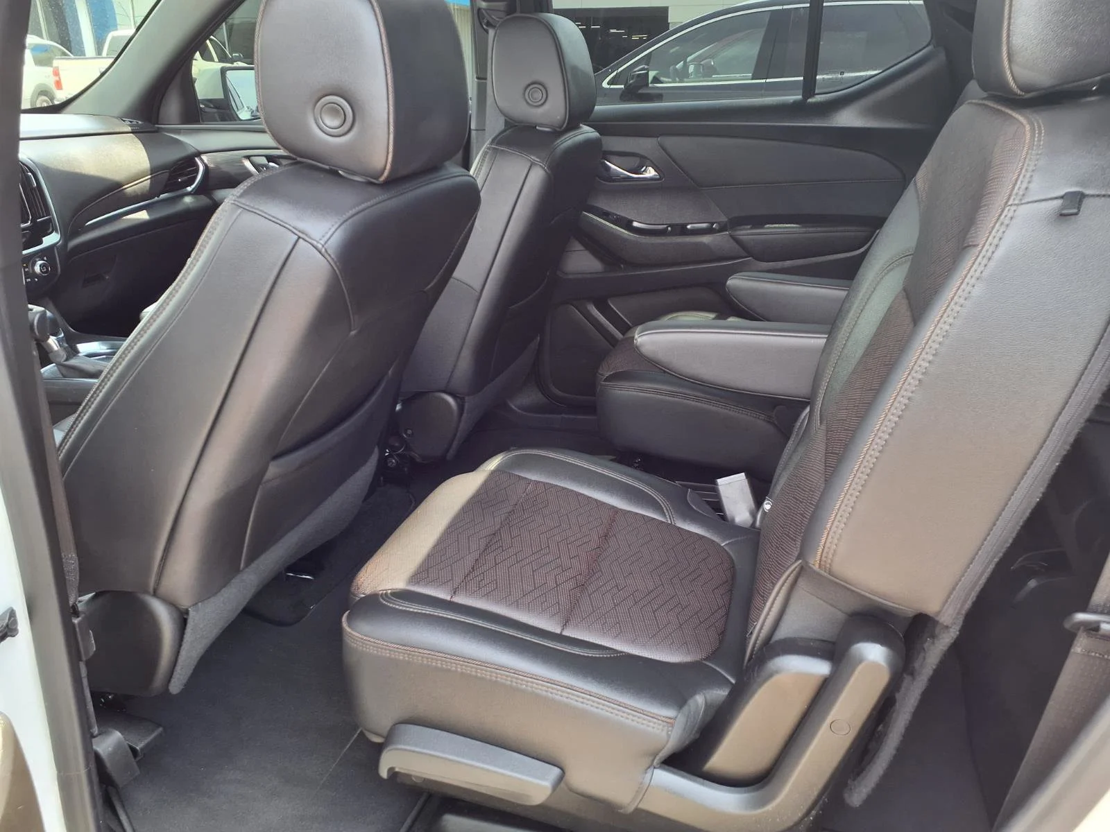 Used 2023 Iridescent Pearl Tricoat Chevrolet High Country image 18