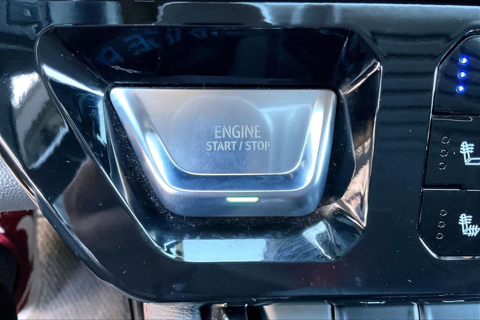 Used 2026 Summit White GMC AT4 image 33