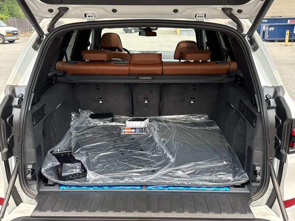 New 2026 White Metallic BMW xDrive50e image 24