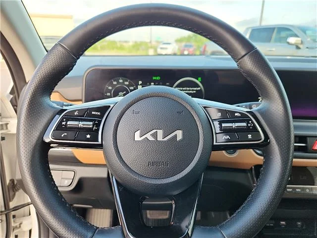 Used 2024 White KIA SX (DCT) All-Wheel Drive image 19