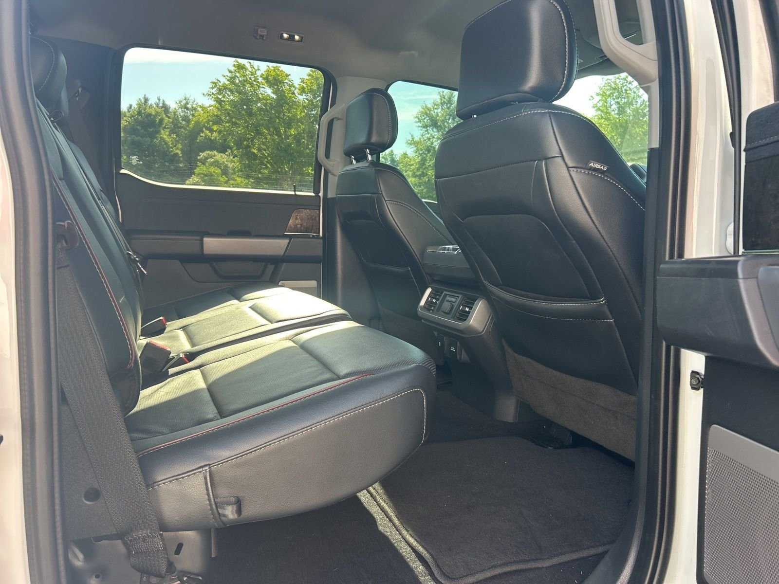 Used 2023  Ford Lariat image 28