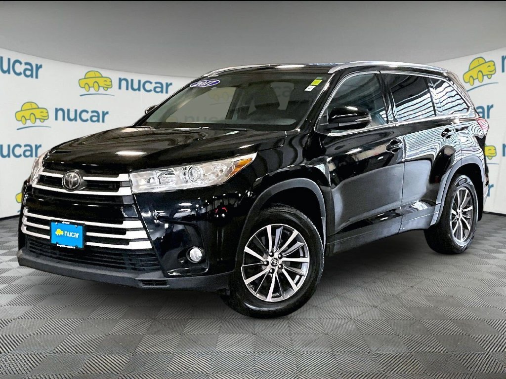 Used 2017 Black Toyota XLE image 3