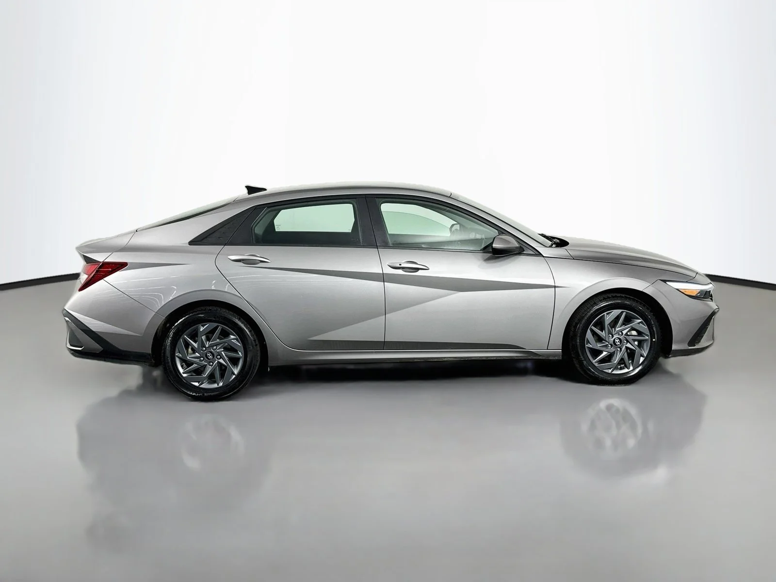 Used 2024 Fluid Metal Hyundai SEL image 9