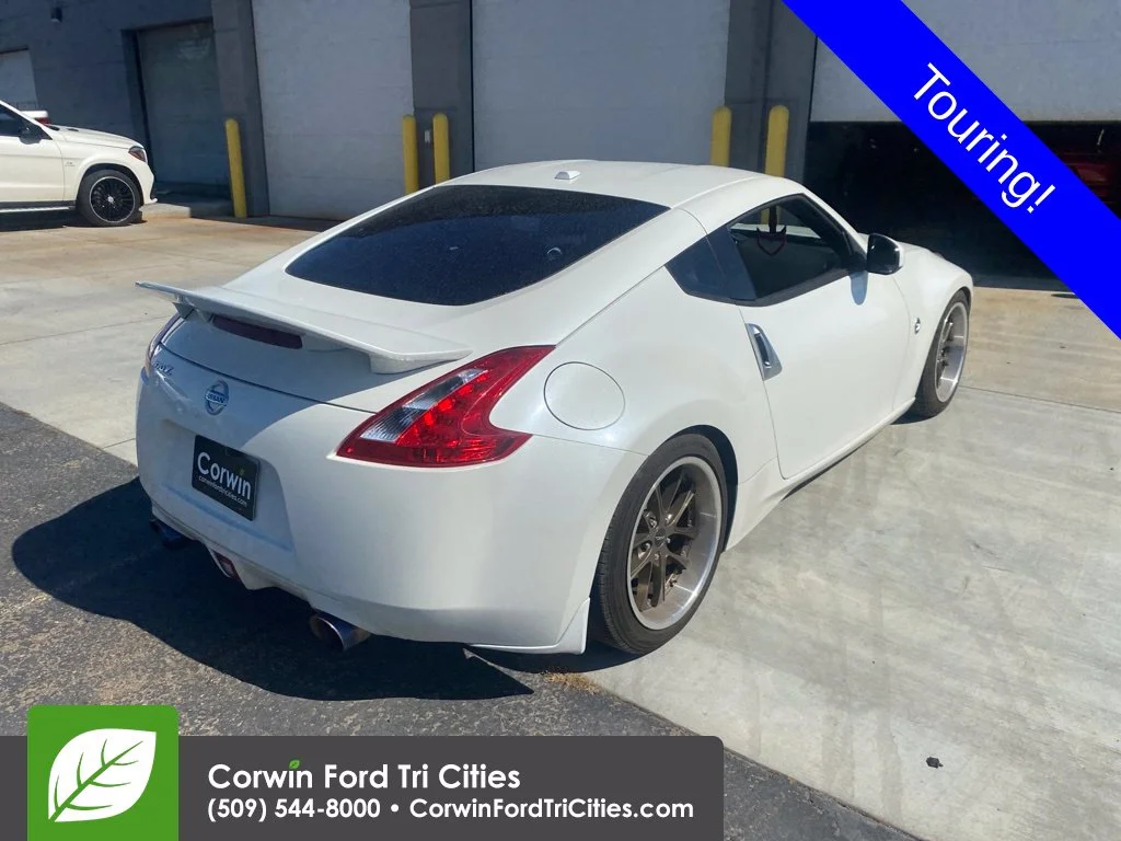 Used 2013 White Nissan Touring image 5