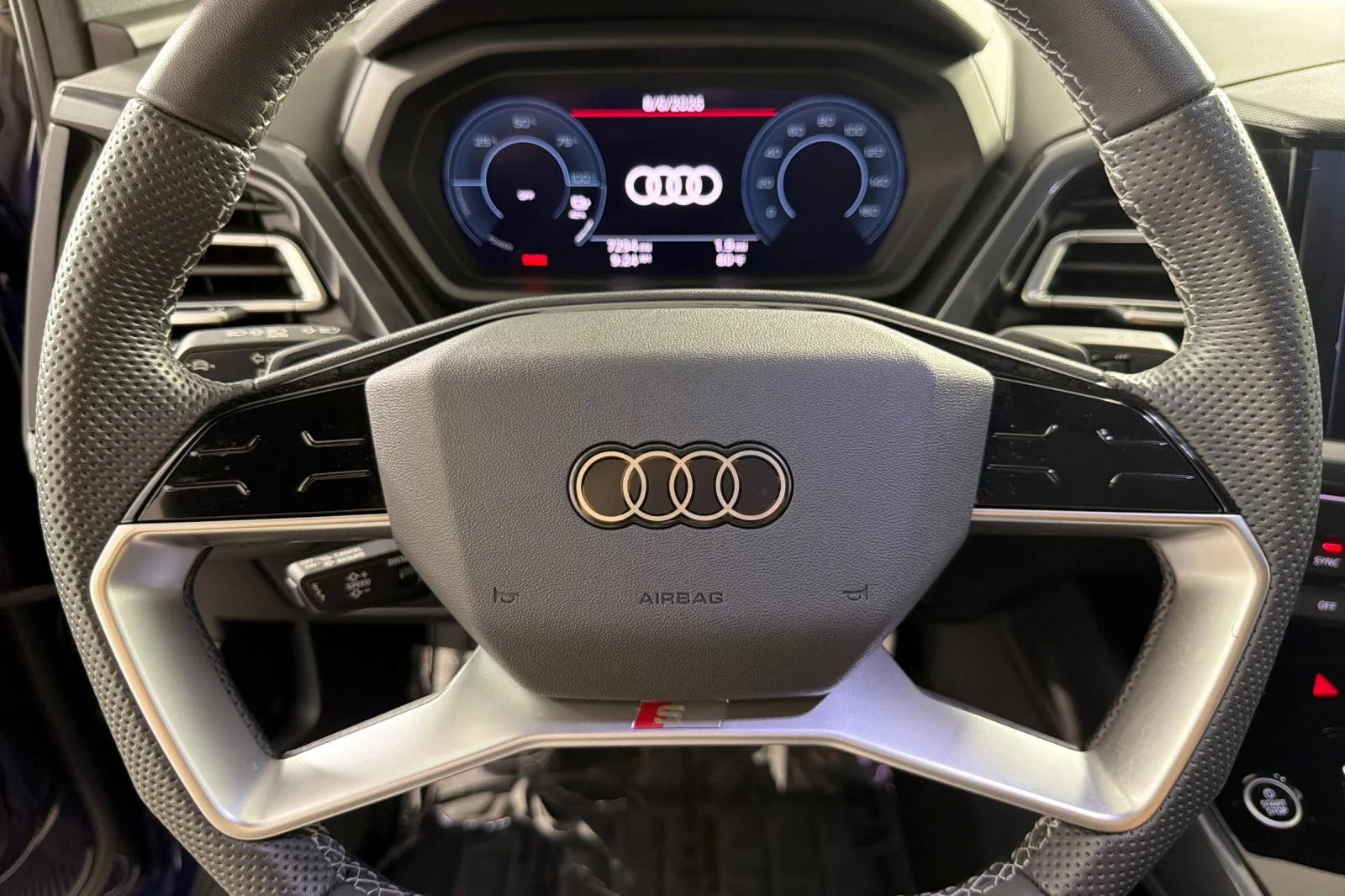 Used 2025 Navarra Blue Metallic Audi Premium Plus 55 quattro image 20