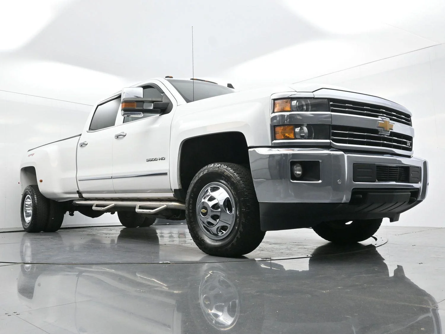 Used 2018 SUMMIT WHITE Chevrolet LTZ image 42