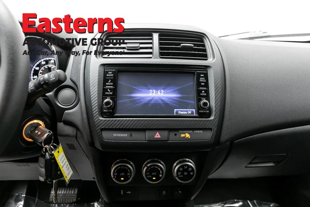 Used 2025 Silver Mitsubishi 2.0 SE image 12