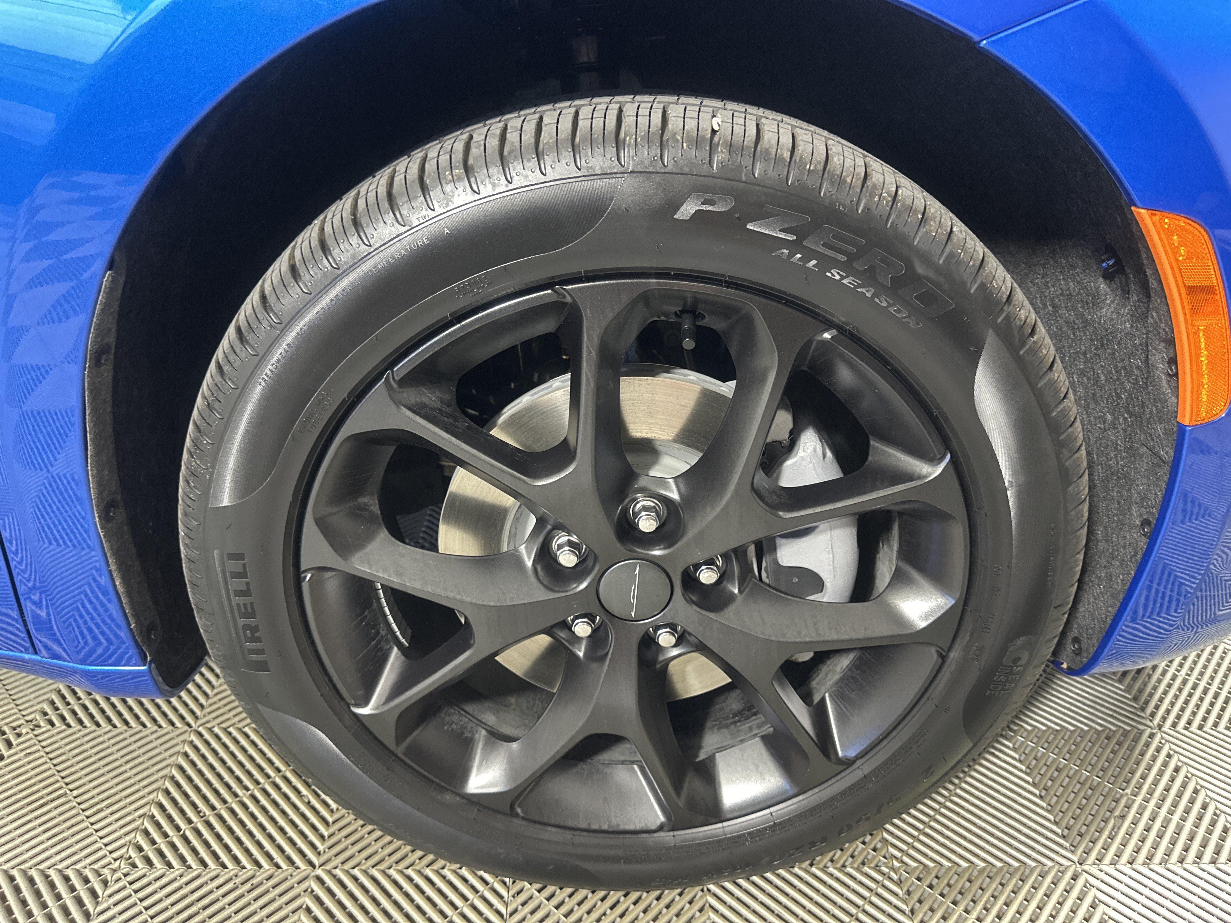 New 2027 Hydro Blue Pearl-Coat Exterior Paint Chrysler Limited image 30