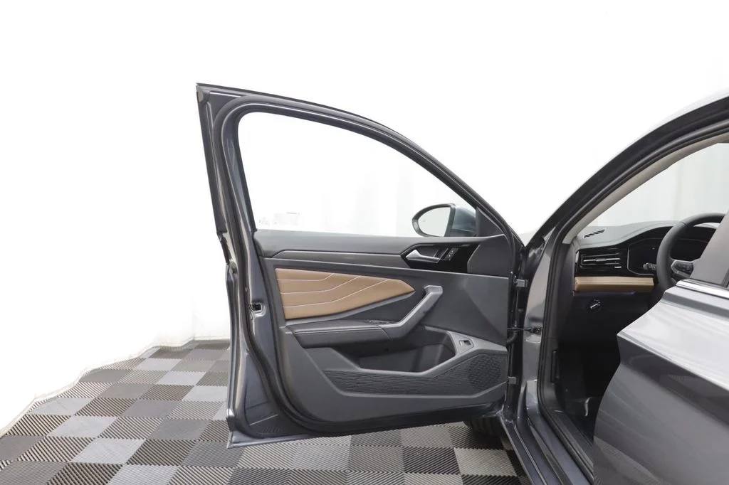 New 2026 Platinum Gray Volkswagen 1.5T SEL image 5