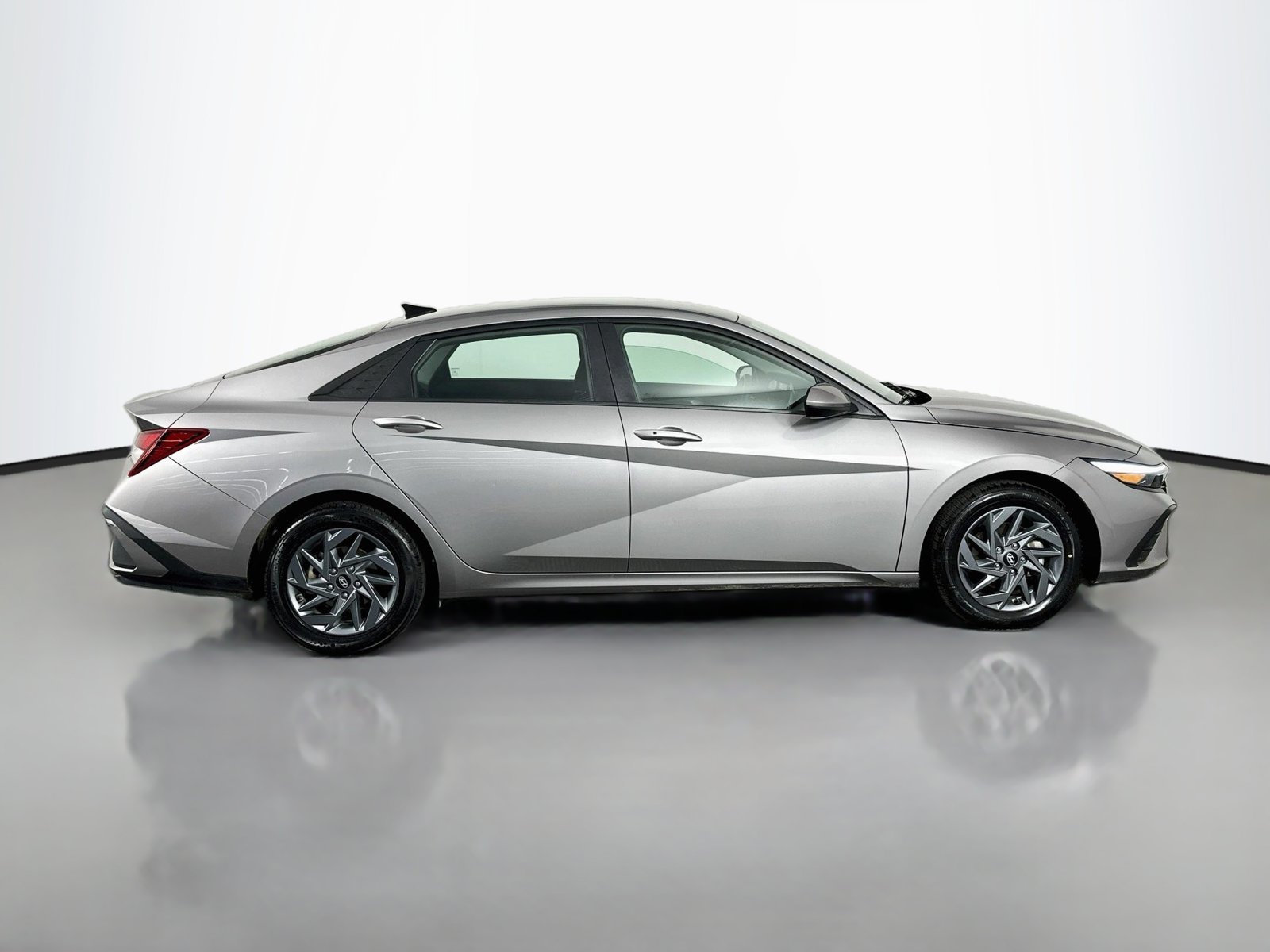 Used 2024 Fluid Metal Hyundai SEL image 8