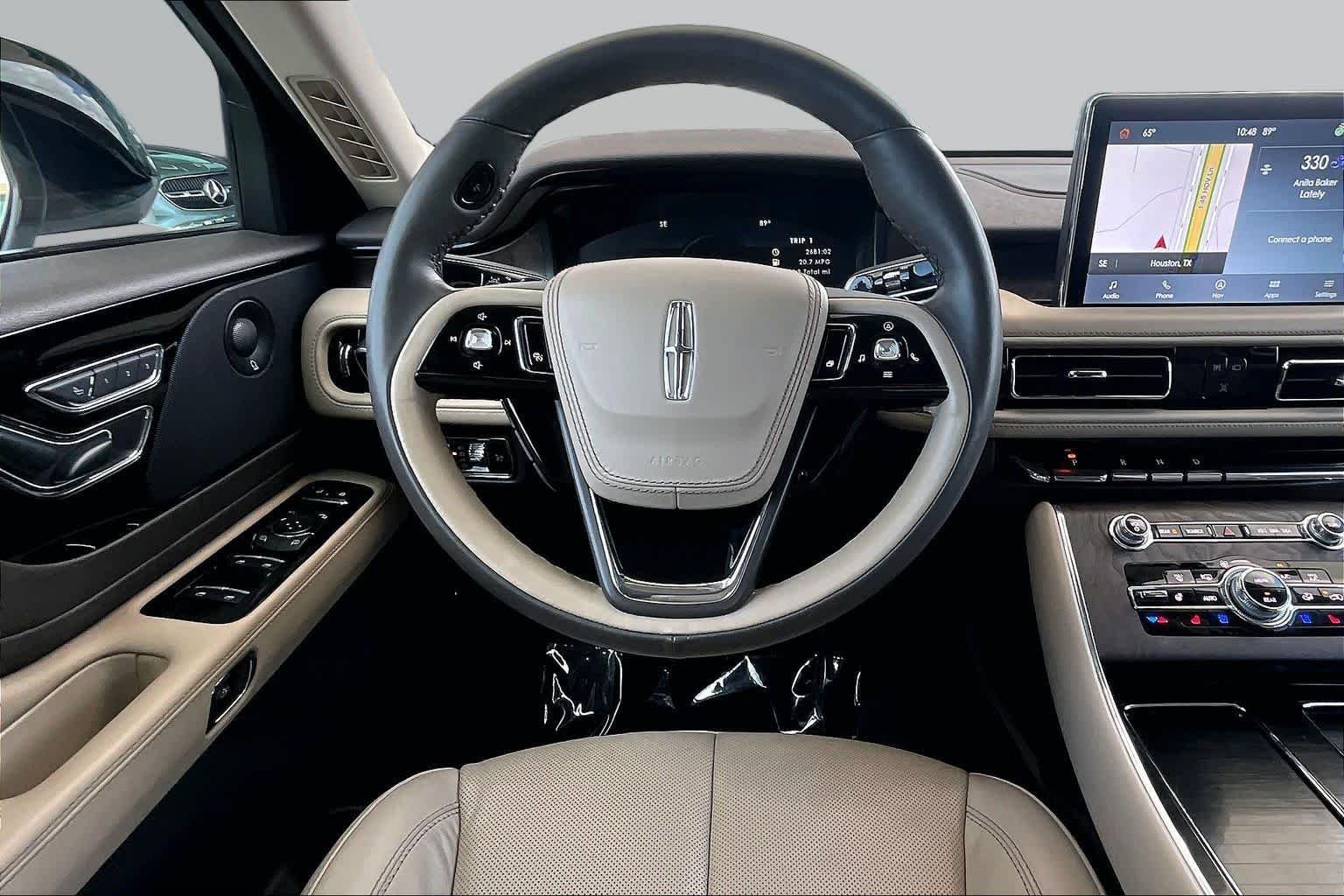 Used 2023 Pristine White Metallic Tri-Coat Lincoln Reserve image 6