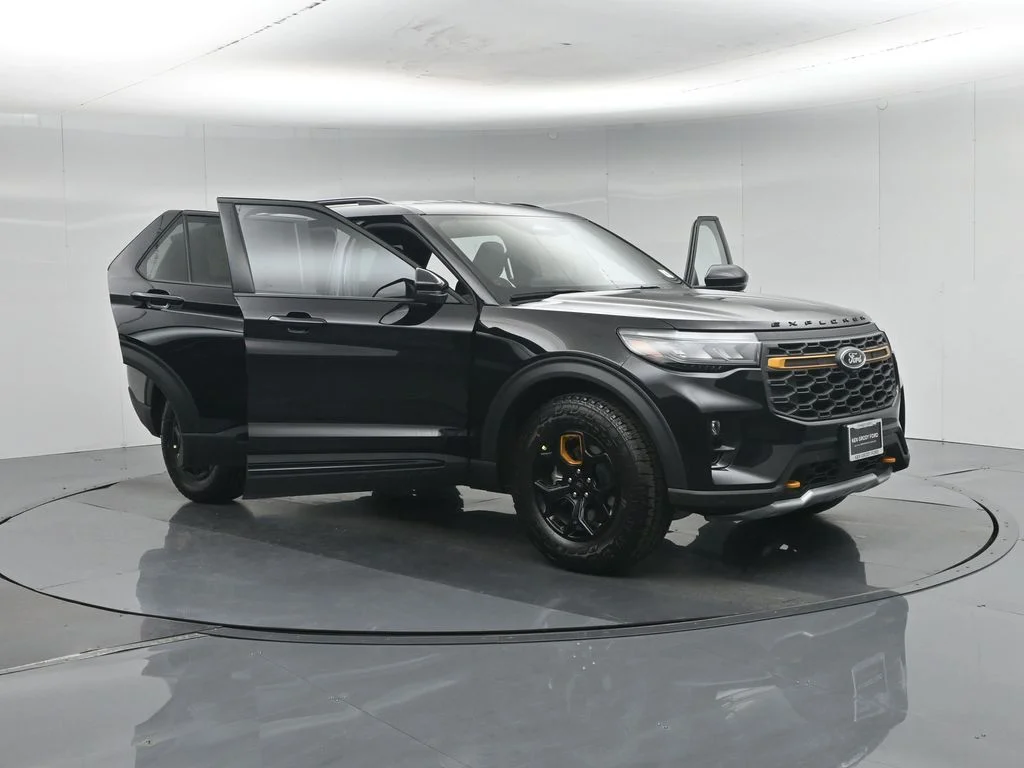 New 2026 Agate Black Metallic Ford Tremor image 33
