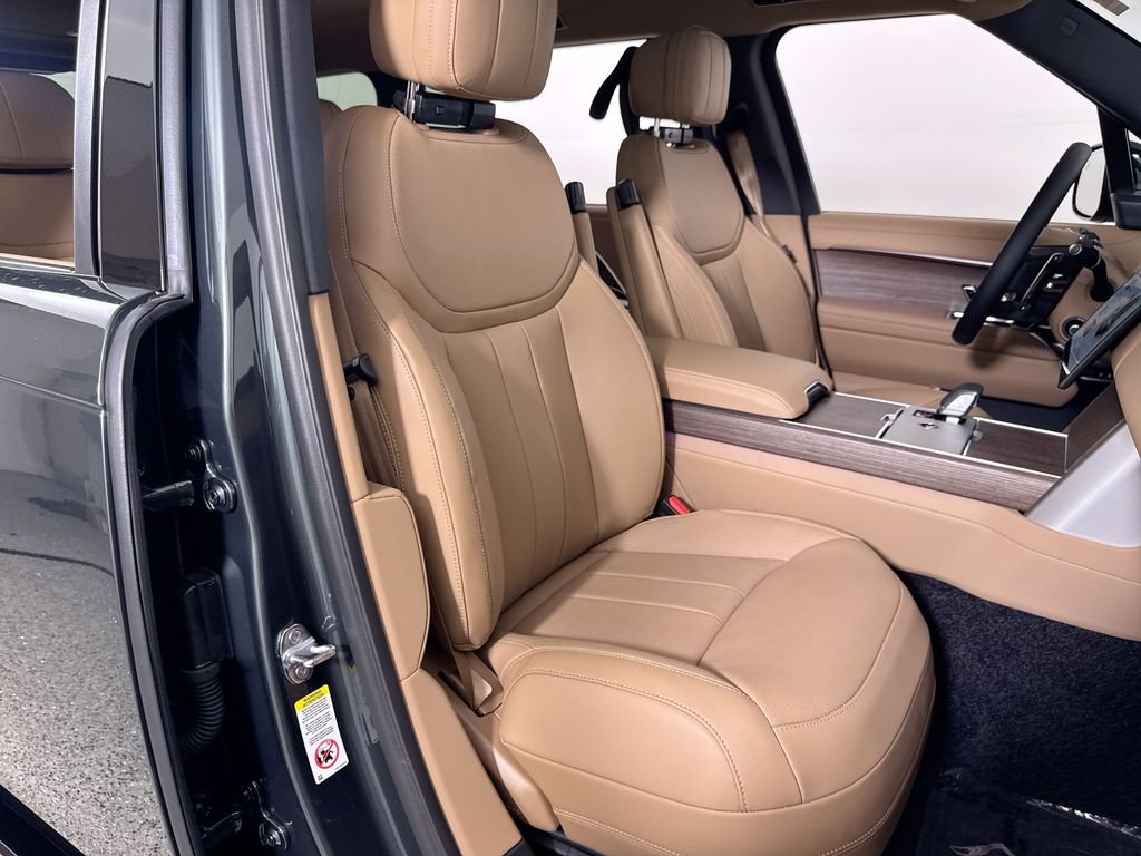 New 2026 Belgravia Green Land Rover SE LWB image 23