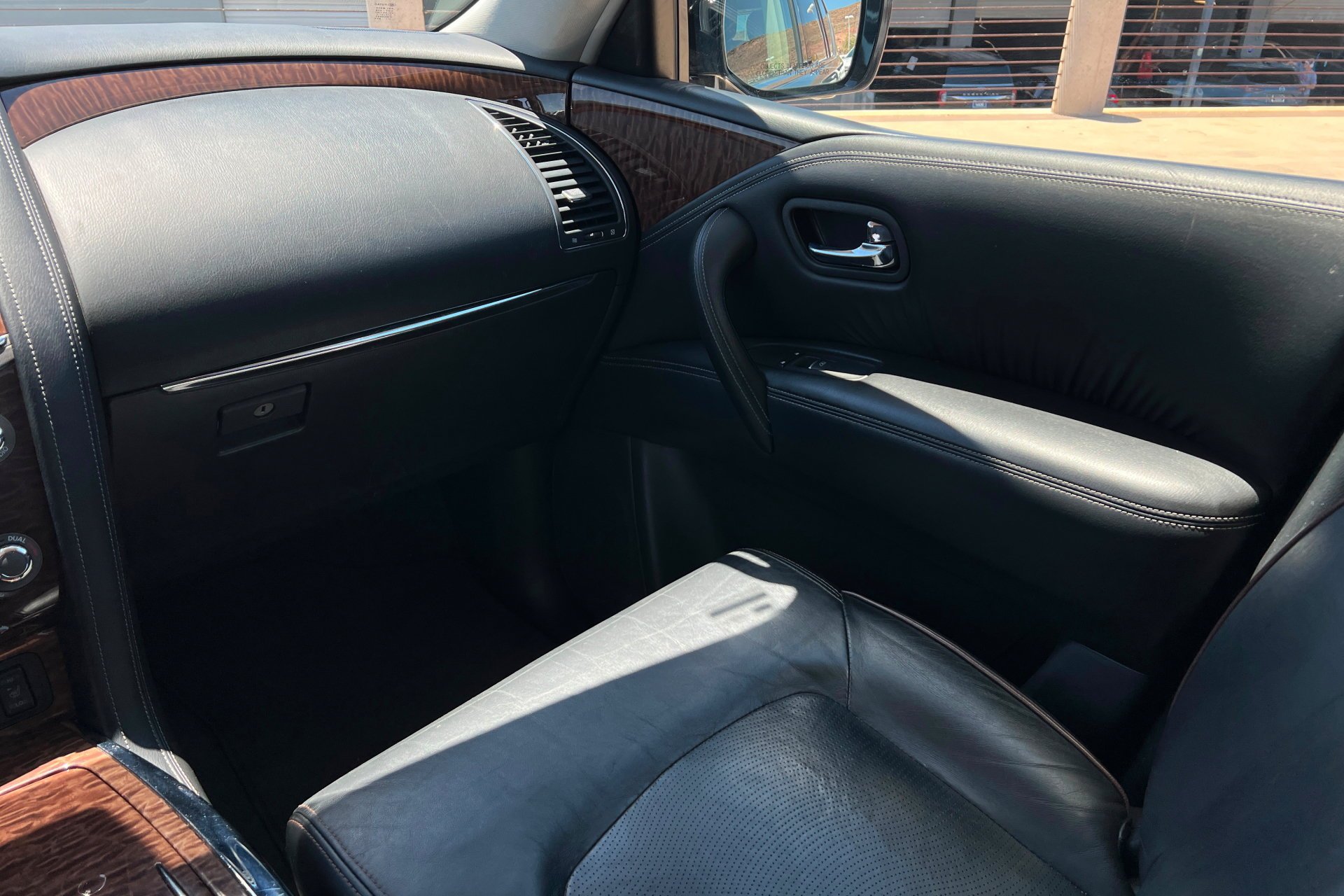 Used 2018 Gun Metallic Nissan SL image 11
