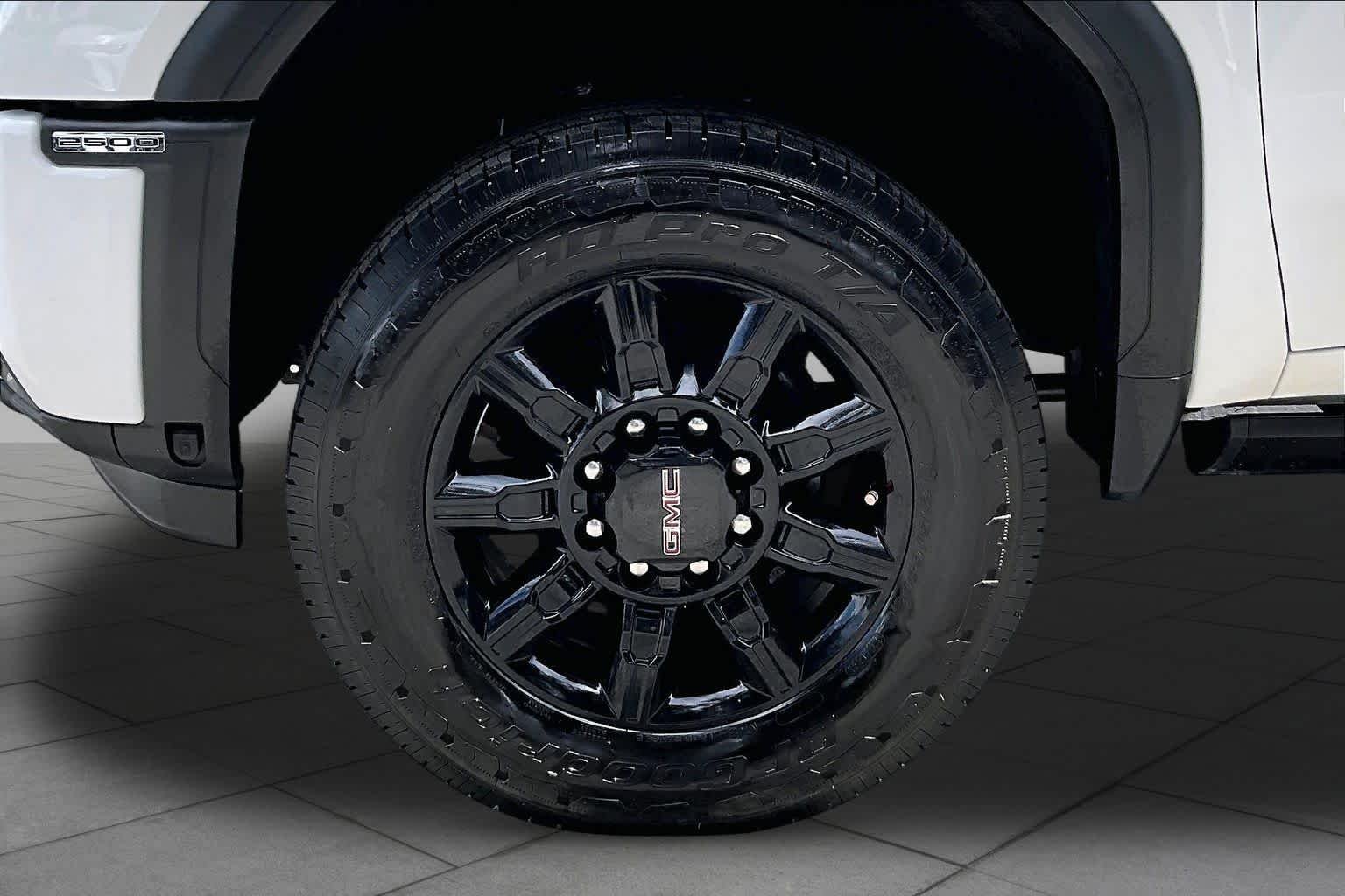 Used 2024 Summit White GMC AT4 image 11