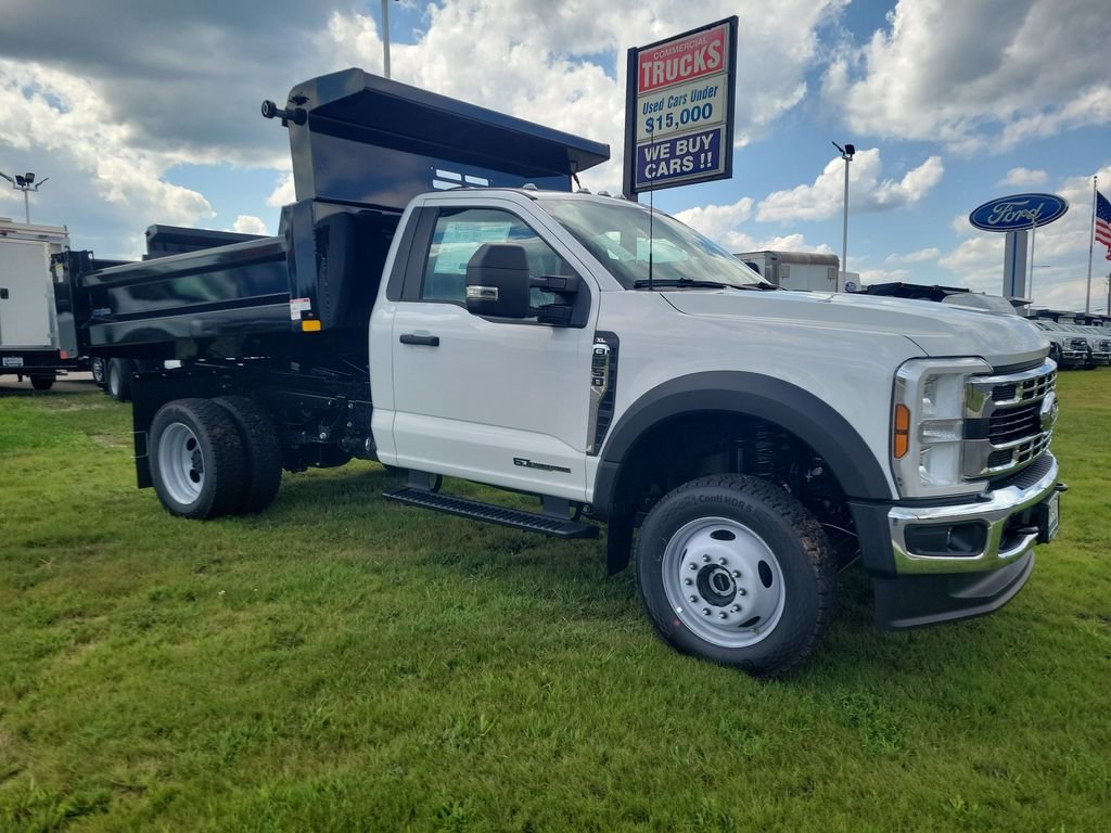 New 2026 Oxford White Ford F-550® XL image 3