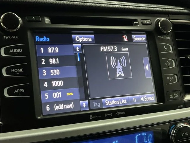 Used 2018 Gray Toyota XLE image 14