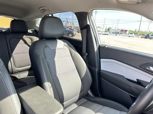 Used 2025 White Chevrolet LT image 28