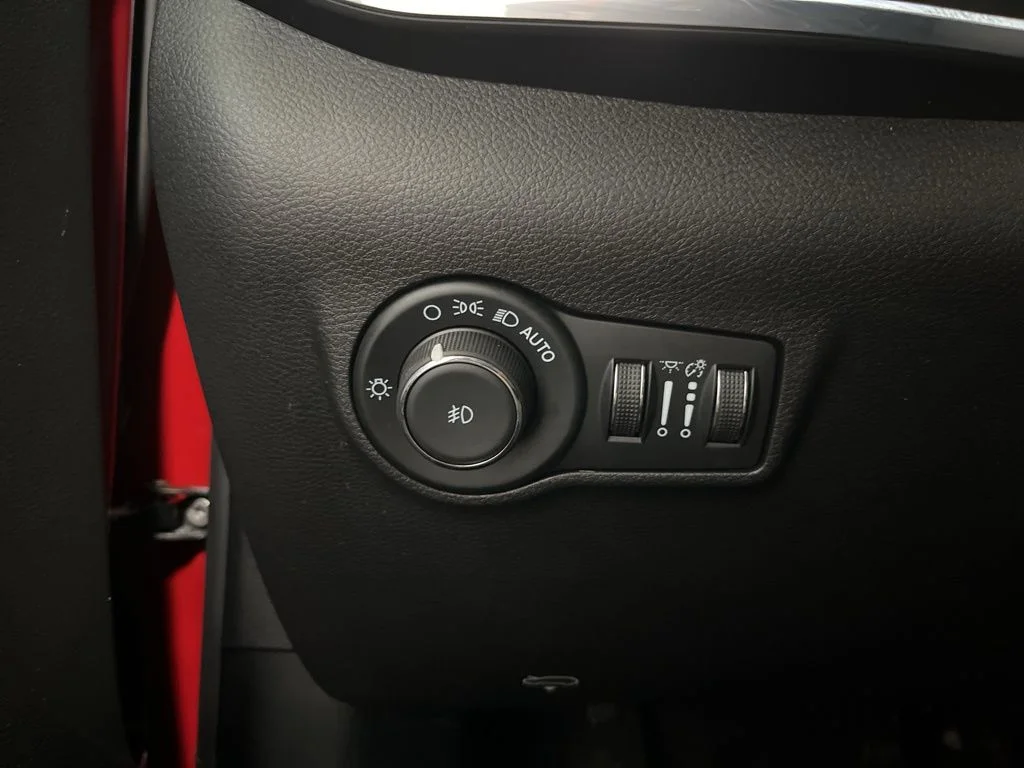 Used 2022 Red Jeep High Altitude image 13