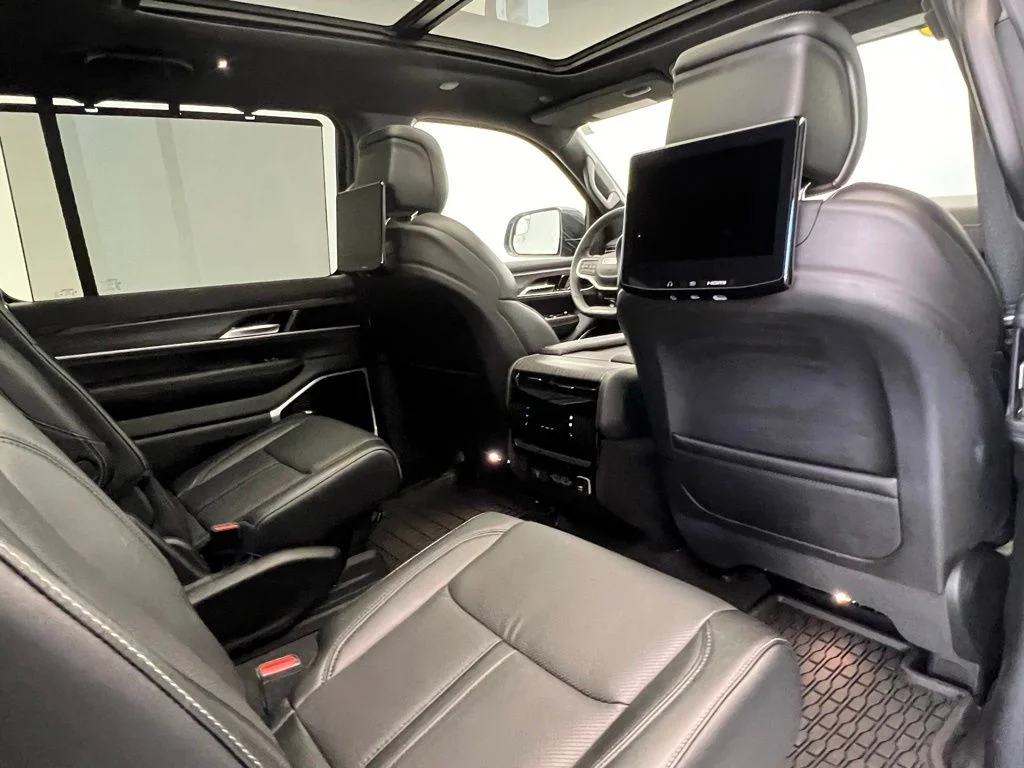 Used 2023 Silver Jeep Series III image 9