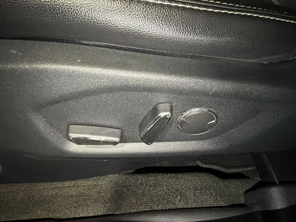 Used 2017 Shadow Black Ford Limited image 24
